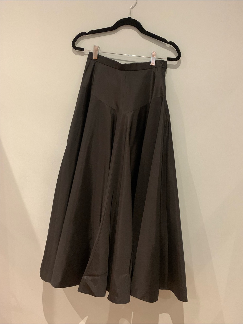 Vintage Frank Usher Elegant Black Full-Length Taffeta-like Skirt